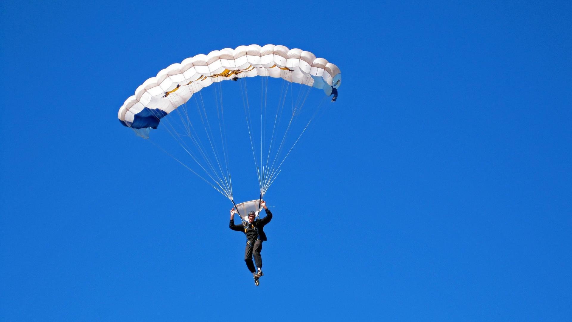 “冰雪之巅”！——北极圈内的雪地王者激烈角逐，北极冰雪覆盖面积