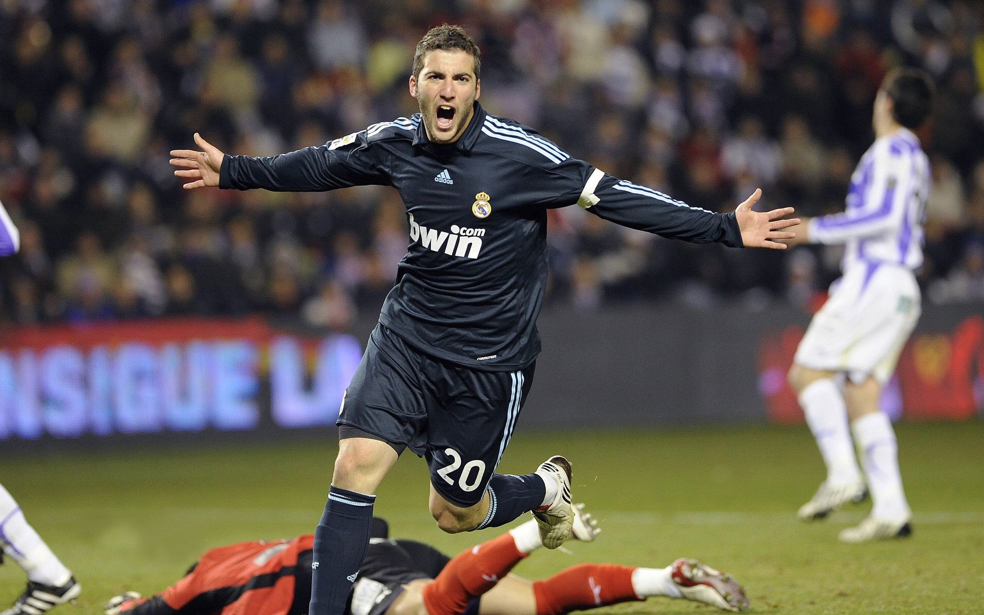 “法甲最终冲刺:多支豪门誓夺冠军,战局令人期待”,法甲豪门球队